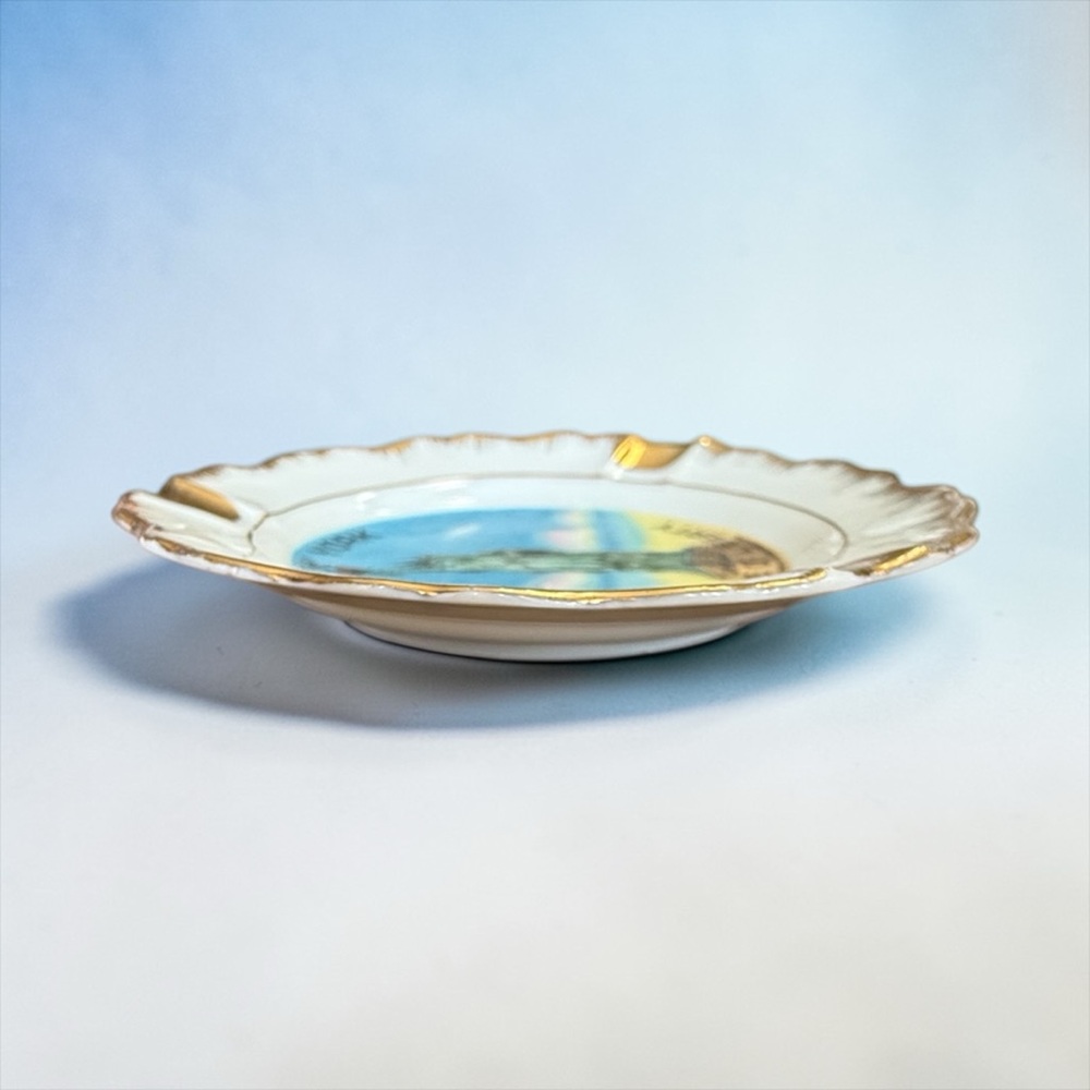 Statue of Liberty Decorative Porcelain Ashtray - White, Gold and Blue - Picture 4 of 6